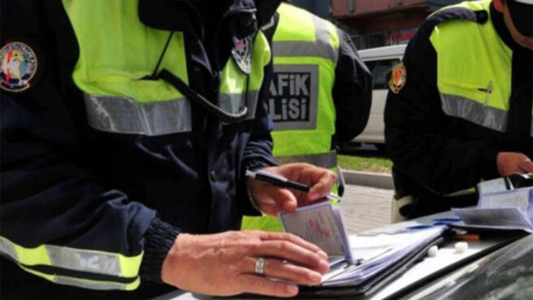 Trafik canavarlarına kötü haber! Yeni trafik cezaları dudak uçuklatıyor: Hangi ceza ne kadar zamlandı? 1